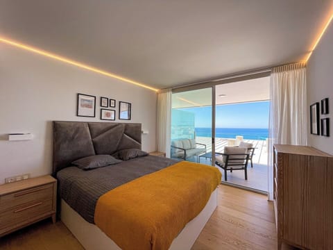 Master bedroom, imagine wake up to this amazing views 