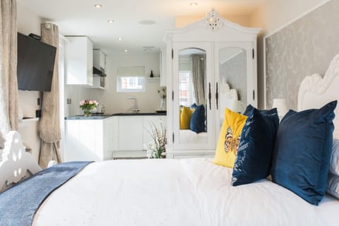 Sleeping area with kitchenette for your convenience.