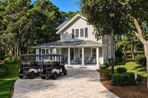 "Gulf Getaway" overlooks the Hole 3 fairway of The Raven Golf Course in Sandestin®