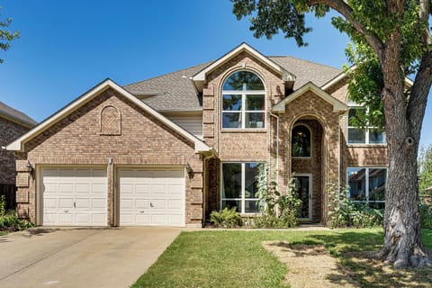 Arlington Vacation Rental | 6BR | 2.5BA | 2,979 Sq Ft