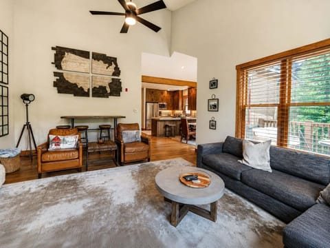 Home Decor, Coffee Table, Furniture, Table, Indoors