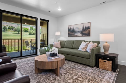 Enjoy your vacation in the cozy living room with fairway views.