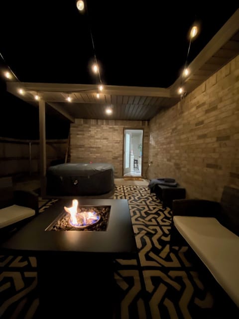 Indoor spa tub