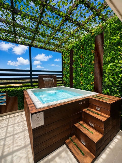 Private rooftop Jacuzzi with Stunning Views