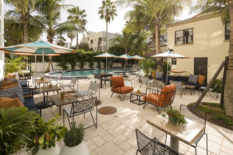 Pool Lounge