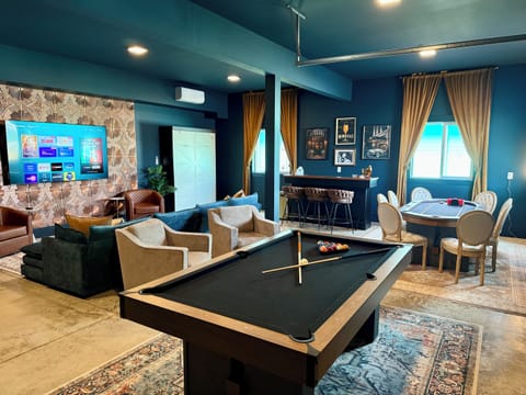 Head downstairs to the Octopus Room (Speak Easy) — tournament-ready pool table, big-screen TV and lounge seating in our moody lower-level hangout.