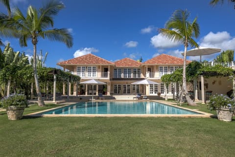 Arrecife 25 – Spacious Villa with Golf Views (8260)