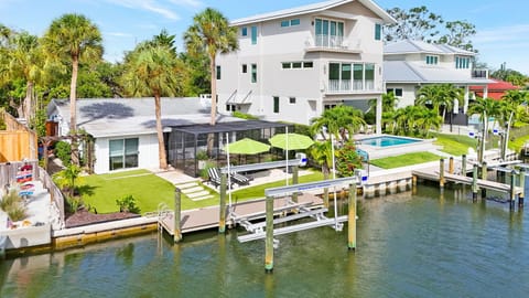 Peaceful Grand Canal Retreat on Siesta Key (8693)
