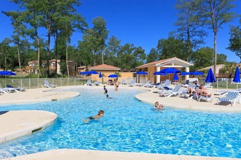 Open all season, the two outdoor pools are included in the So'Inclusive formula — just show up, the loungers and towels await.