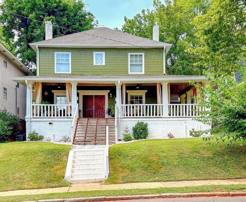 Welcome to Boho Serenity on the Southside! This beautifully restored historic home is full of charm, while your private upstairs apartment offers a peaceful retreat just minutes from Birmingham's best attractions.