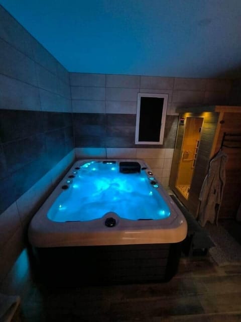 Indoor spa tub