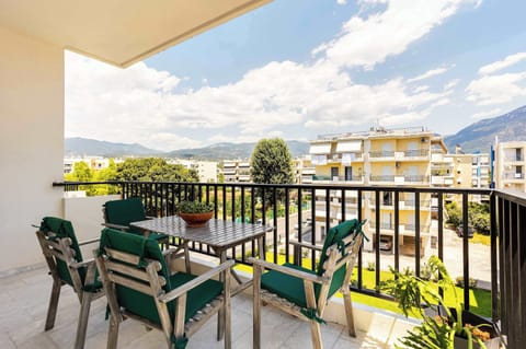 Furnished balcony with open neighbourhood views