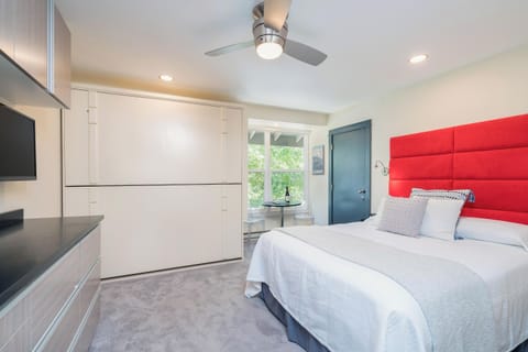 Queen Bed & Murphy Bunks