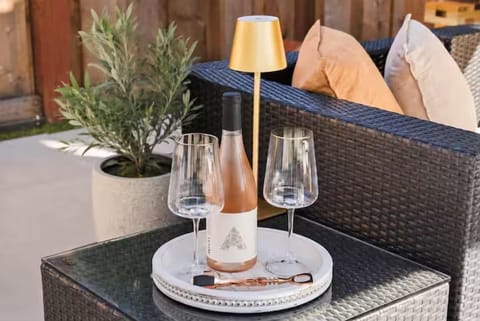 Welcome to Casa Solara, one of our Wine Reserve Homes. Come and stay awhile!