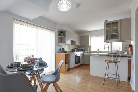 Kitchen/Dining Area
