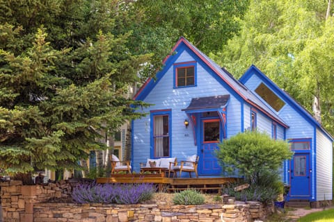 1.0-telluride-town-charm-exterior-front1-copy