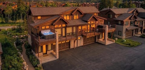 Welcome to The Caravelle -
A modern luxury residence in The Sanctuary, one of Keystone's most desirable mountain communities.