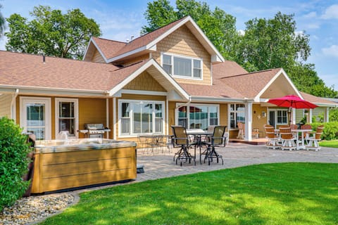 Ortonville Vacation Rental | 4BR | 4BA | 3,187 Sq Ft