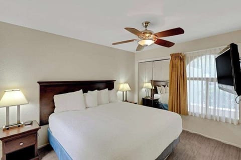 2 bedrooms, iron/ironing board, WiFi