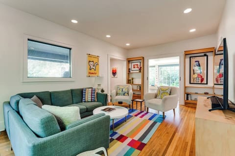 Bright and cheerful, lots of windows. Entrance from front porch/yard and access to enclosed side yard. 