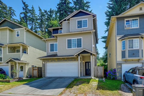 Lynnwood Vacation Rental | 4BR | 2.5BA | 2,100 Sq Ft