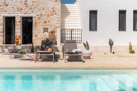 Amenities, Building Exterior, Garden, Outdoor, Pool, Spring, Summer