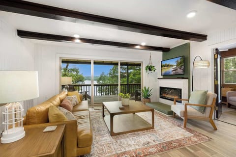 Welcome to The Ledges - our cozy home offers direct access to Beaver Lake's shore and stunning views from the patio and fire pit.