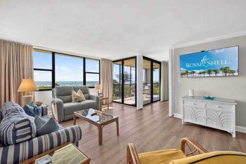 Living area with Gulf views