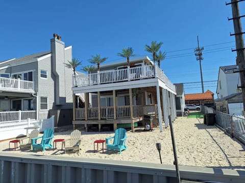 Upper condo on the bay!!