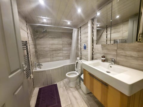 Bathroom & Toilet