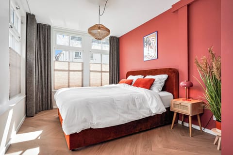Spacious bedroom with a comfortable king-size bed (180 cm), offering a peaceful night's sleep in the heart of Velden, Limburg.