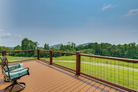 Hendersonville Vacation Rental | 4BR | 4BA | 3,000 Sq Ft