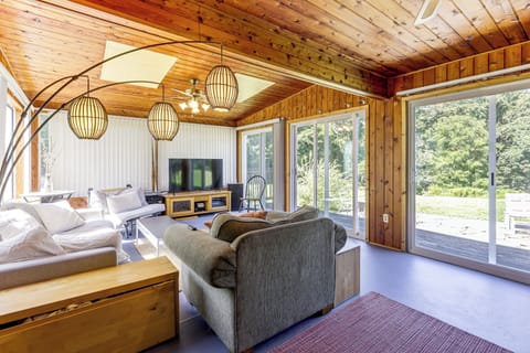 Westfield Vacation Rental | 4BR | 2BA | 3,600 Sq Ft | Stairs Required
