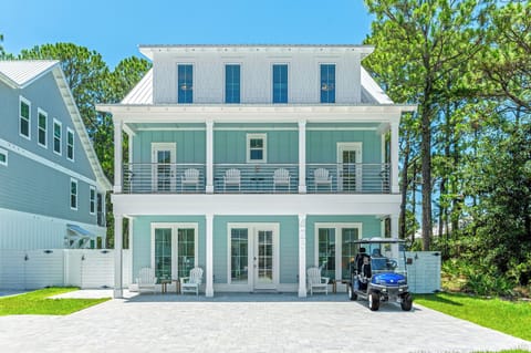 Introducing 30A's Seahorse! 1.6 miles from Seaside, just 0.5 mile from beaches!