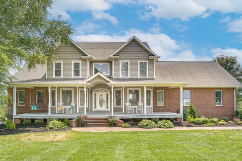 Springfield Vacation Rental | 4BR | 3.5BA | 3,600 Sq Ft