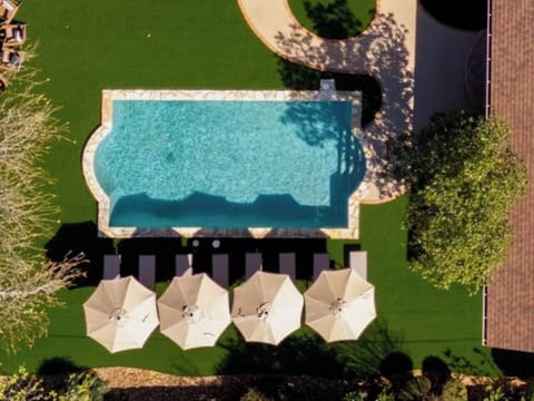 Enjoy your private pool with 8 lounge chairs