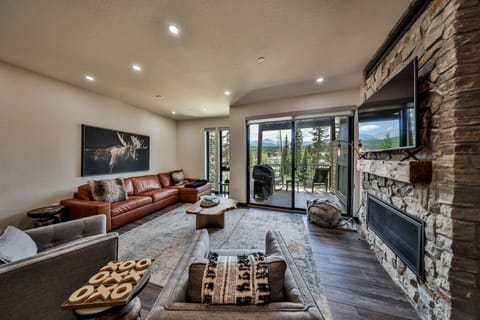 Spacious living room with fireplace, walkout patio and smart tv