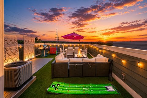 Welcome to Rosé Social, where rooftop sunsets, a private hot tub, and unforgettable moments with your favorite people await above the heart of Nashville.