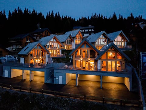 House, Architecture, Home, Cottage, Estate, Mansion, Winter, Balcony, Siding, Mountain Village