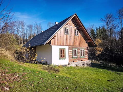 Building, Window, House, Home, Cottage, Roof, Rural Area, Human Settlement, Farmhouse, Siding
