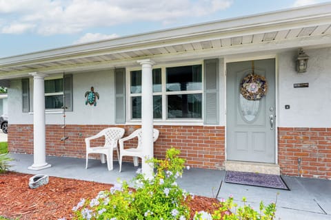 Largo Vacation Rental | 2BR | 2BA | 1,250 Sq Ft