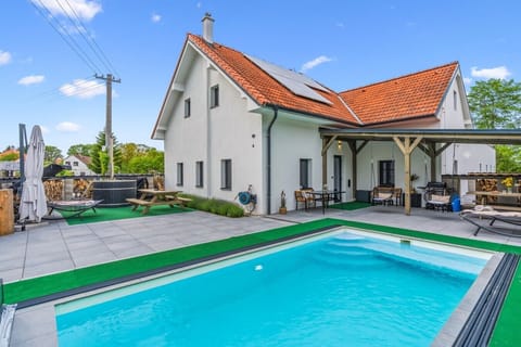 Backyard Pool Retreat