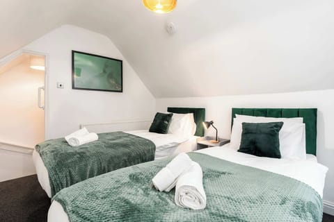 A comfortable twin room with soft lighting and a cosy layout, offering a quiet place to rest.