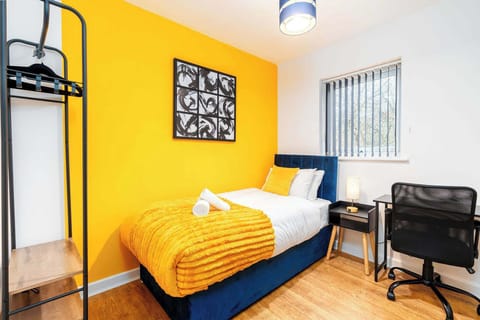 Single Room with Work Area | Practical and Comfortable for Professionals