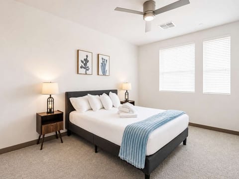 Bedroom - 1 Queen Bed