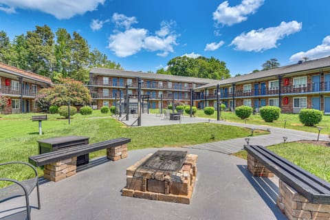 Charlotte Vacation Rental | Studio | 1BA | 600 Sq Ft | Step-Free Access