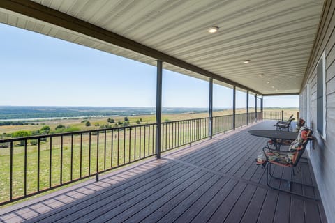 Niobrara Vacation Rental | 5BR | 3BA | 3,600 Sq Ft | Step-Free Entry