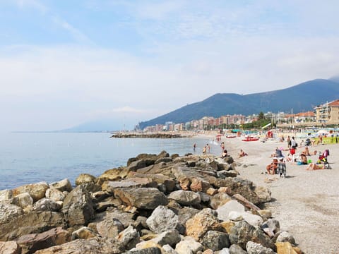 Coast, Beach, Coastal And Oceanic Landforms, Shore, Sea, Summer, Vacation, Bank, Ocean, Recreation