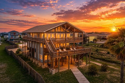 Waterfront living at La Pesca with direct access to the Intracoastal and plenty of space for your group to spread out.