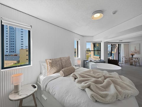 Comfortable Queen Bedroom